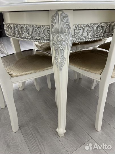 Кухонный стол и стулья