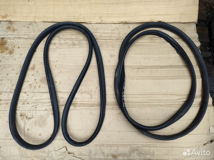 Уплотнитель дверного проема передний Honda CR-V IV