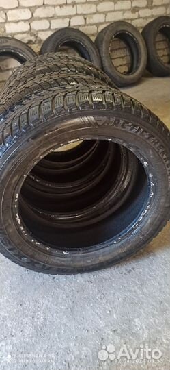 Maxxis ArcticTrekker NP3 215/60 R17 100T