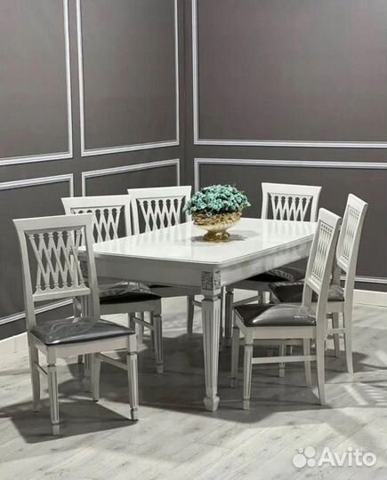 Кухонный стол и стулья