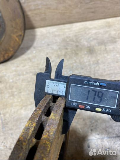 Комплект передних дисков Octavia Tour D119