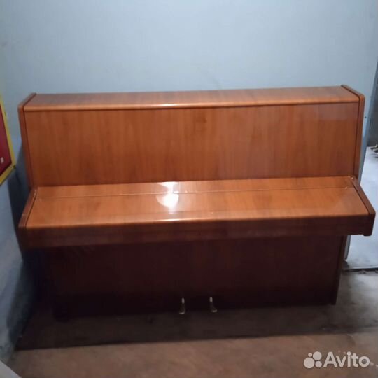 Продаётся пианино 