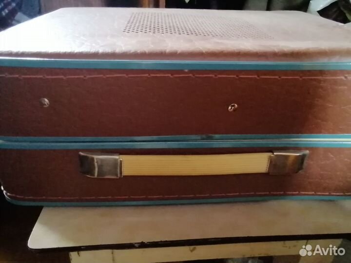 Виниловый проигрыватель Юность 301 и пластинки