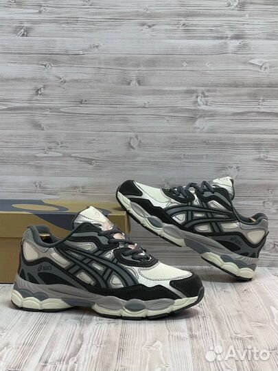 Кроссовки Asics зимние