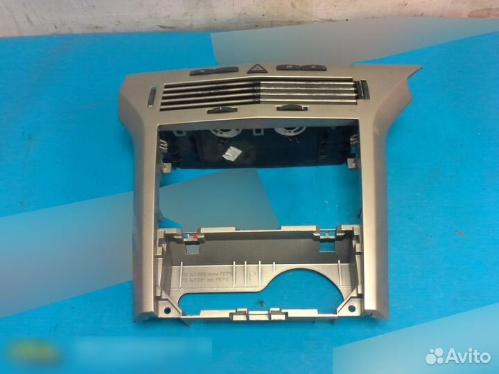 Рамка магнитолы Opel Astra H Family 2004