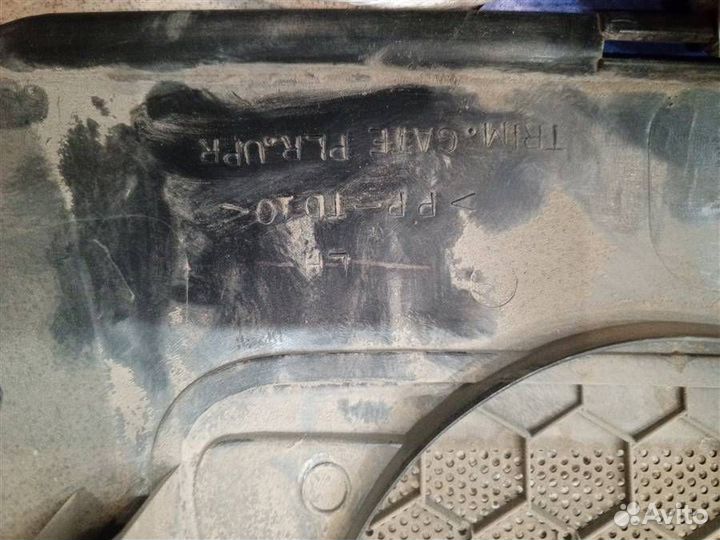 Обшивка стойки задняя левая (внутри) Mitsubishi P