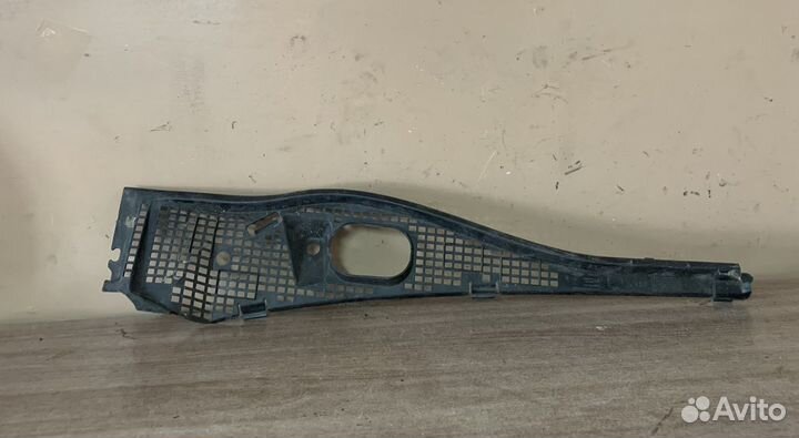 Решетка стеклоочистителей - Жабо Logan Sandero