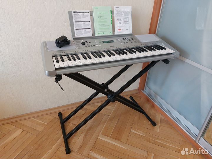 Синтезатор Yamaha YPT-370 серебристый