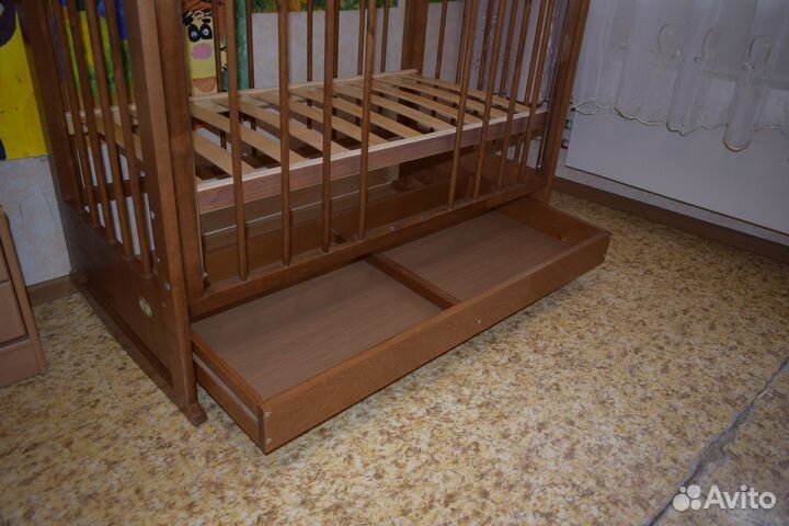 Детская кровать с поперечным маятником