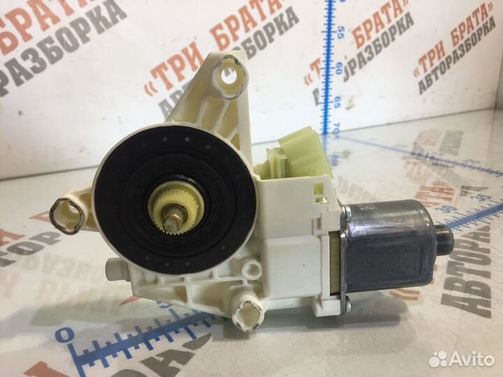 Моторчик стеклоподъемника задний правый Прав