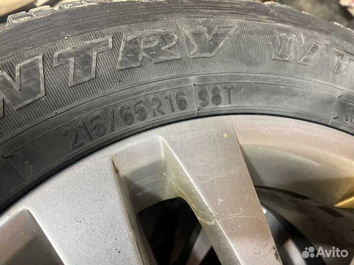 Колеса 215/65/16 toyo зимние