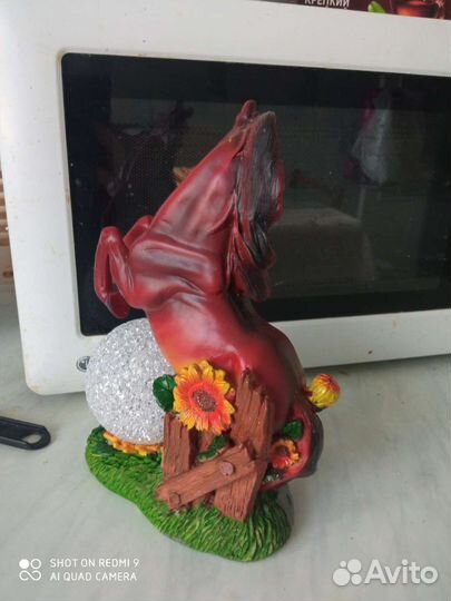 Статуэтка конь с шаром