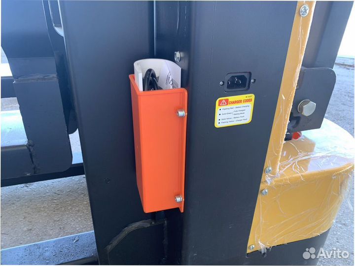 Штабелер электрический самоходный