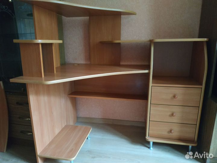 Компьютерный стол угловой