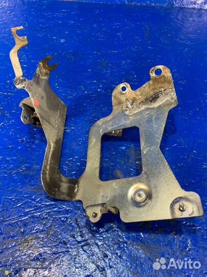 Кронштейн блока управления двигателем Nissan Teana