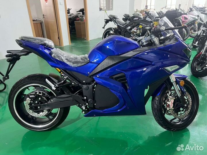 Электромотоцикл Ducati Panigale, Yamaha R3, BMW RR