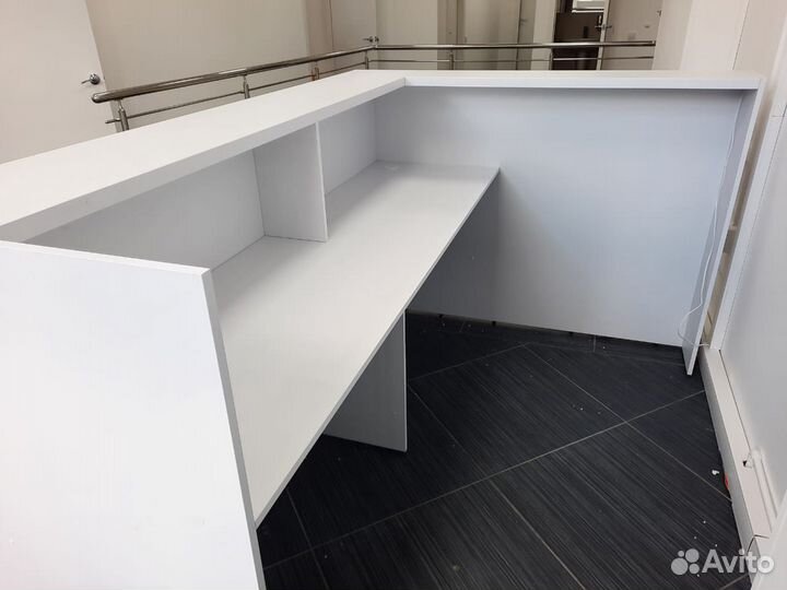 Стойка ресепшн