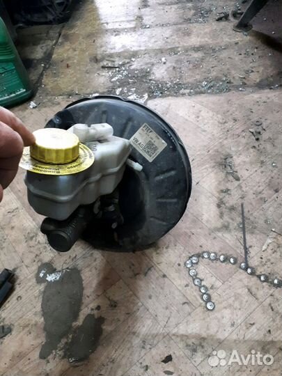 Вакумный усилитель тормазов polo sedan 5