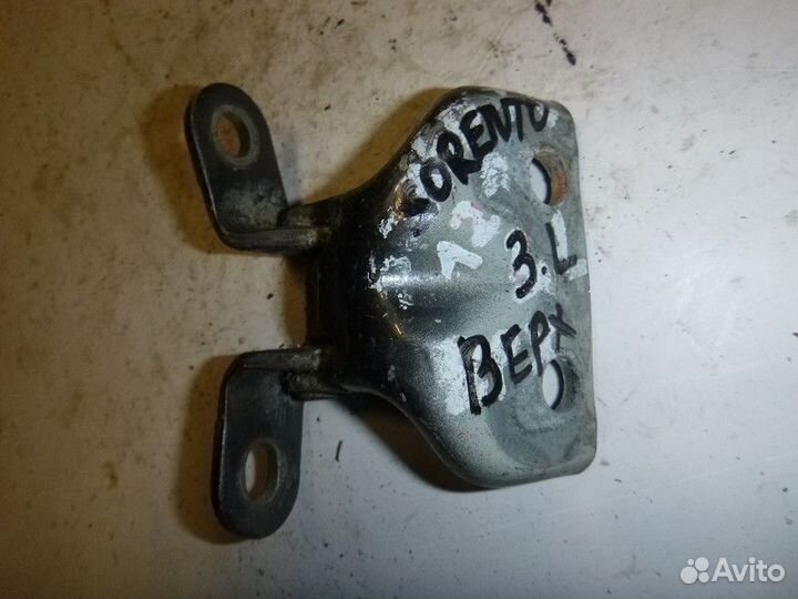 Петля двери задней левой верхняя KIA sorento 2009