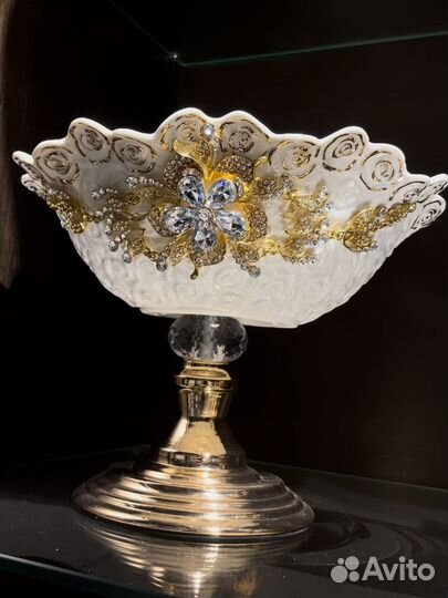 Ваза для фруктов на ножке