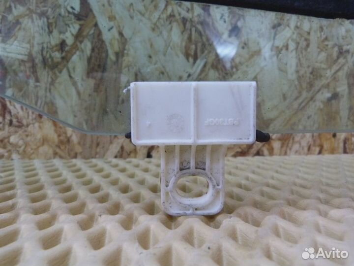 Стекло двери передней правой Renault Megane III 2009-2016 (803007357R)