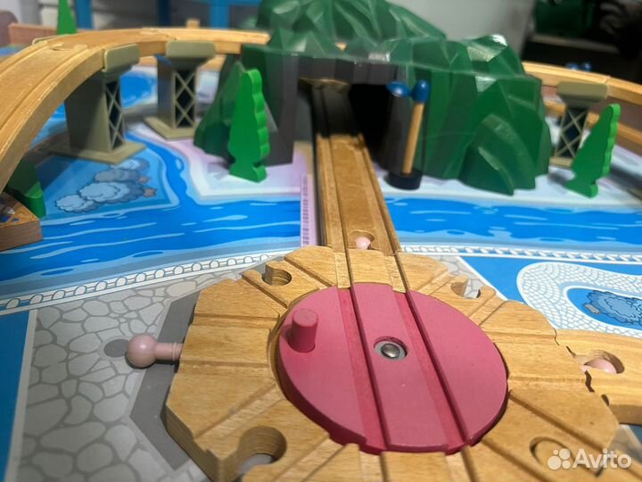 Игровой стол с железной дорогой ELC