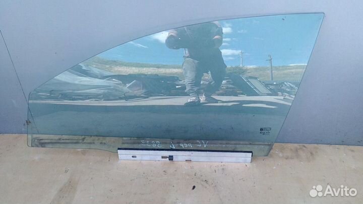 Стекло передней левой двери на Опель Вектра Ц