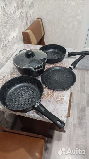 Набор кастрюль и сковородок