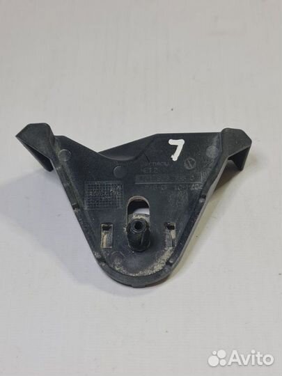 Накладка петли капота передняя левая Volkswagen