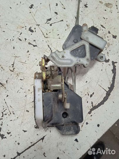 Замок задний левый mitsubishi chariot grandis