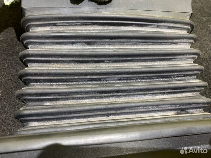 Воздухозаборник Mercedes 207 W207 OM642.836 2009