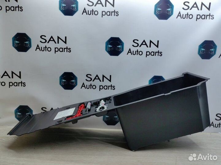 Ящик для инструментов Bmw X5 E70 N62B48 2007