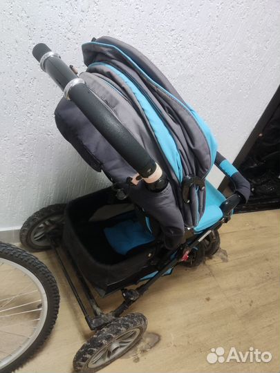 Коляска трехколесная