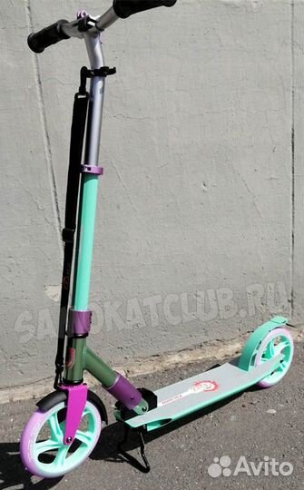 Самокат ORZ мятного цвета. Новый
