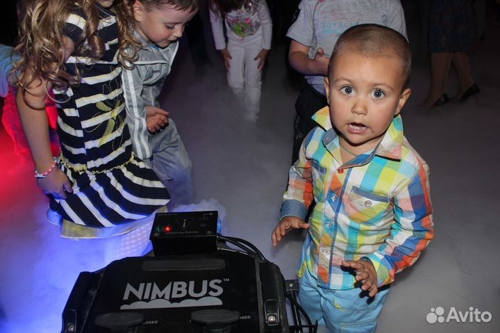 Тяжелый дым, дорожка из фонтанов, горящее сердце