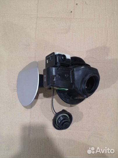 Лючок бензобака с приводом Chevrolet Cruze J300