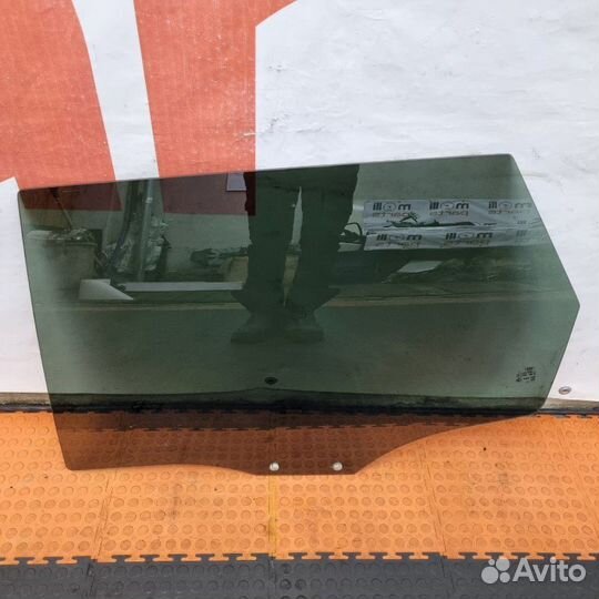 Стекло двери заднее левое Audi A6 C8 2020