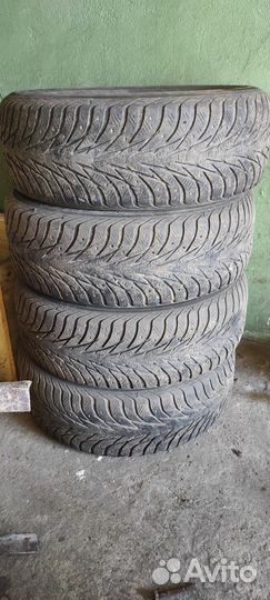 Yokohama IceGuard Stud IG65 215/60 R16 99T