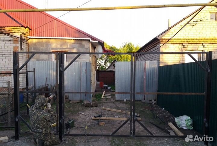 Сварщик.Ремонт ворот,дверей.Покраска.Заборы.Навесы