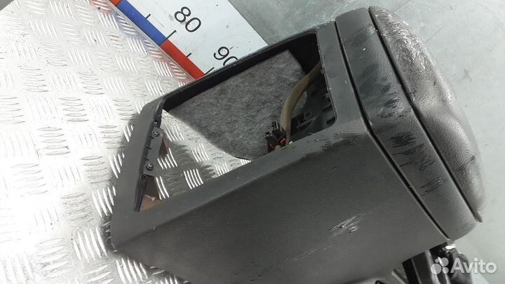 Подлокотник Kia Sorento рест. 2008