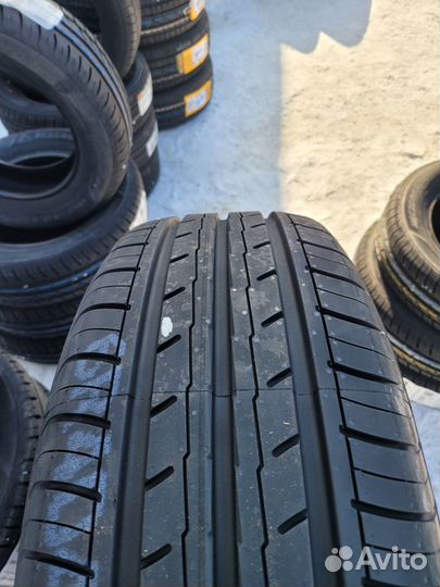 Yokohama BluEarth-ES ES32 215/60 R16 99V