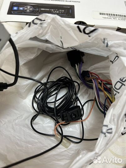 Поодаю магнитолу Alpine UTE-92 BT