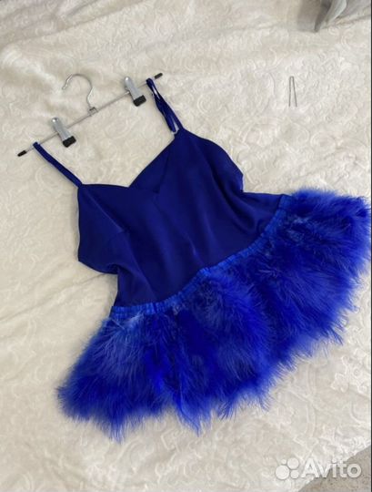 Том с перышками