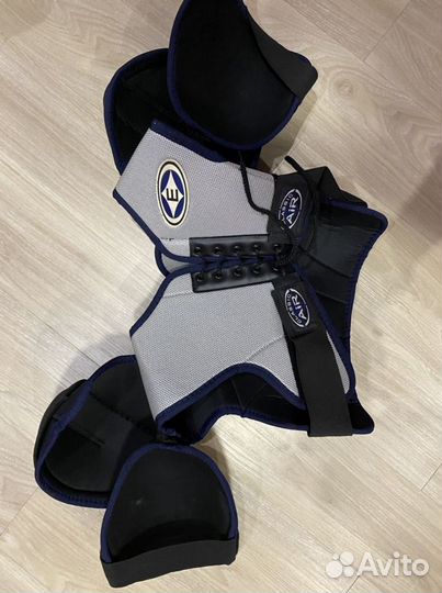 Нагрудник хоккейный