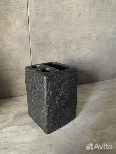 Держатель для зубных щеток