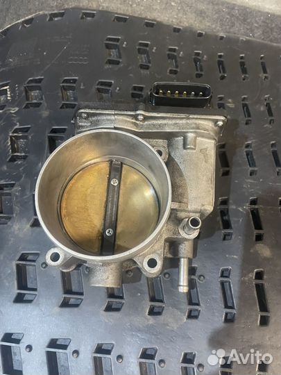 Дроссельная заслонка Lexus LX570