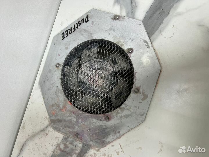 Маникюрный стол