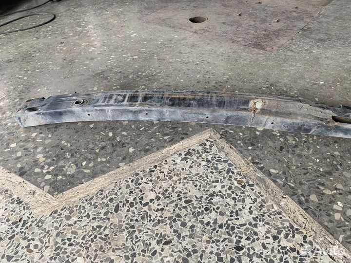 Усилитель переднего бампера toyota camry 55