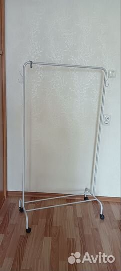 Стойка для одежды напольная на колесах