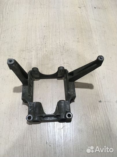 Кронштейн гидроусилителя ауди A8 D2